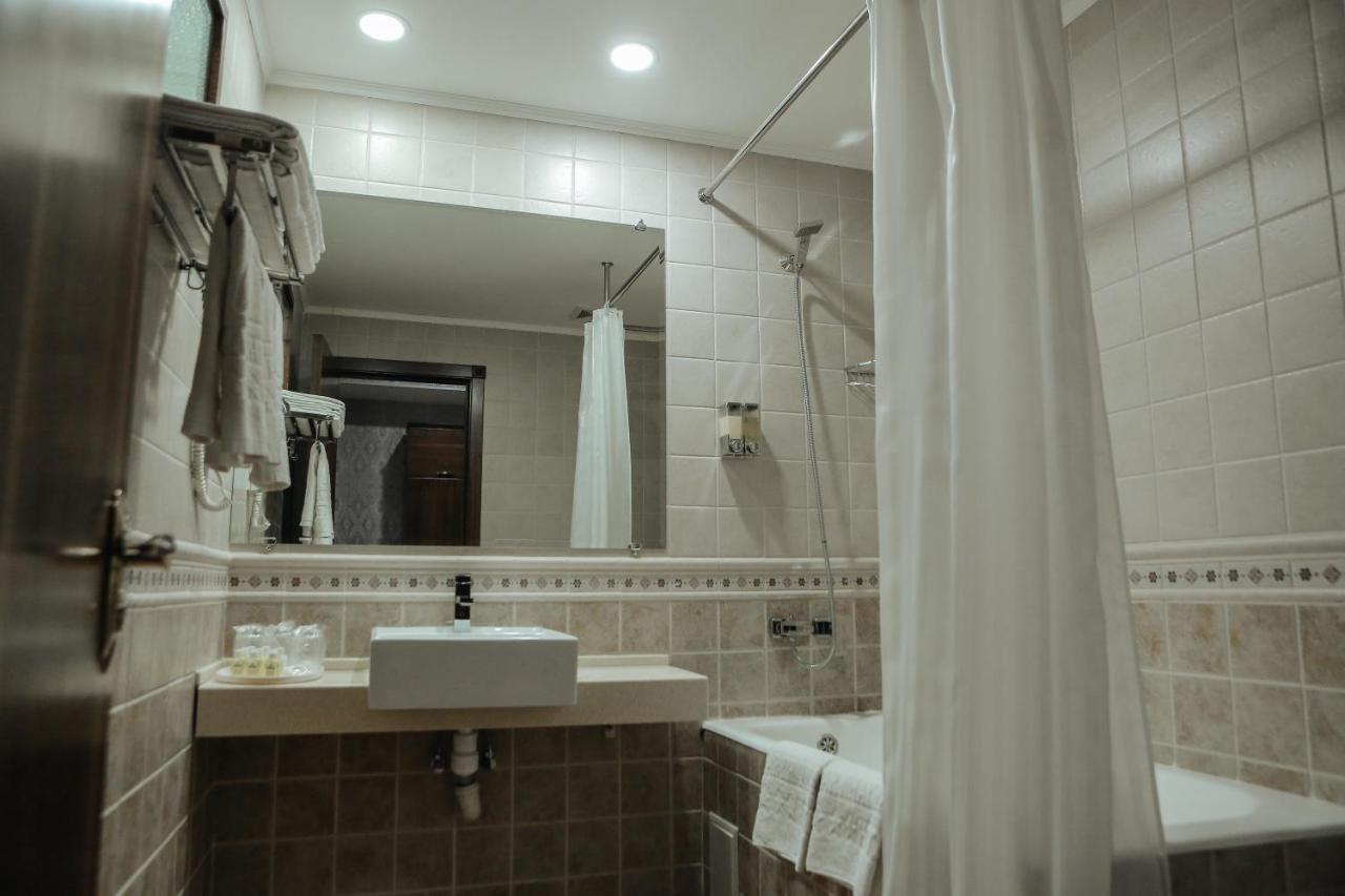 בוקורו Omar Khayyam Hotel מראה חיצוני תמונה