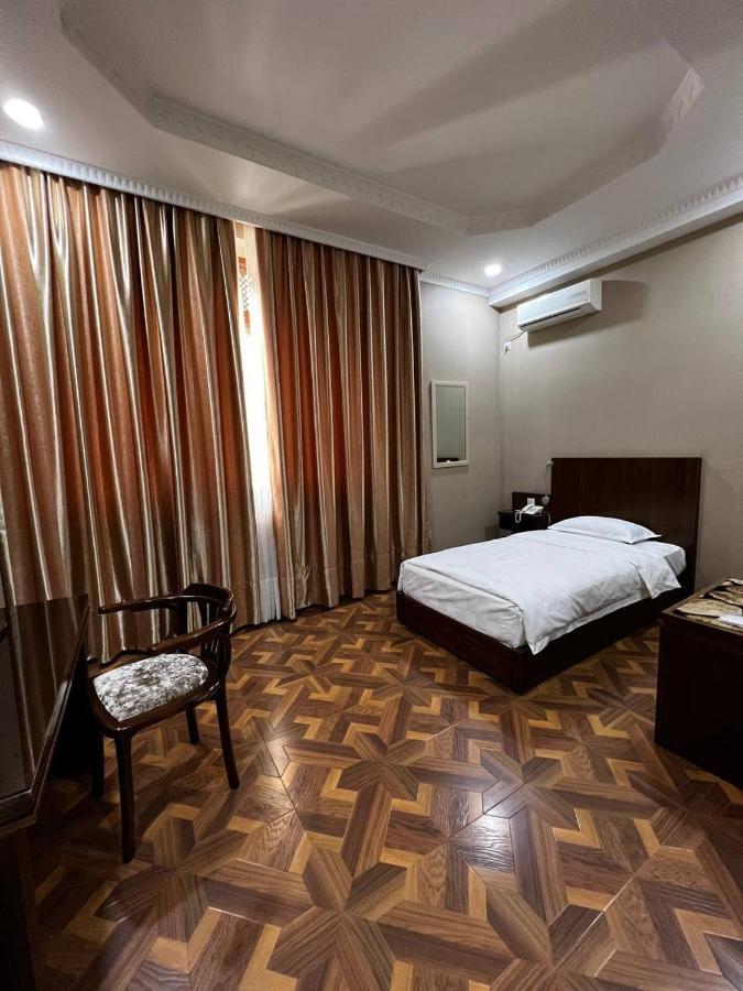 בוקורו Omar Khayyam Hotel מראה חיצוני תמונה