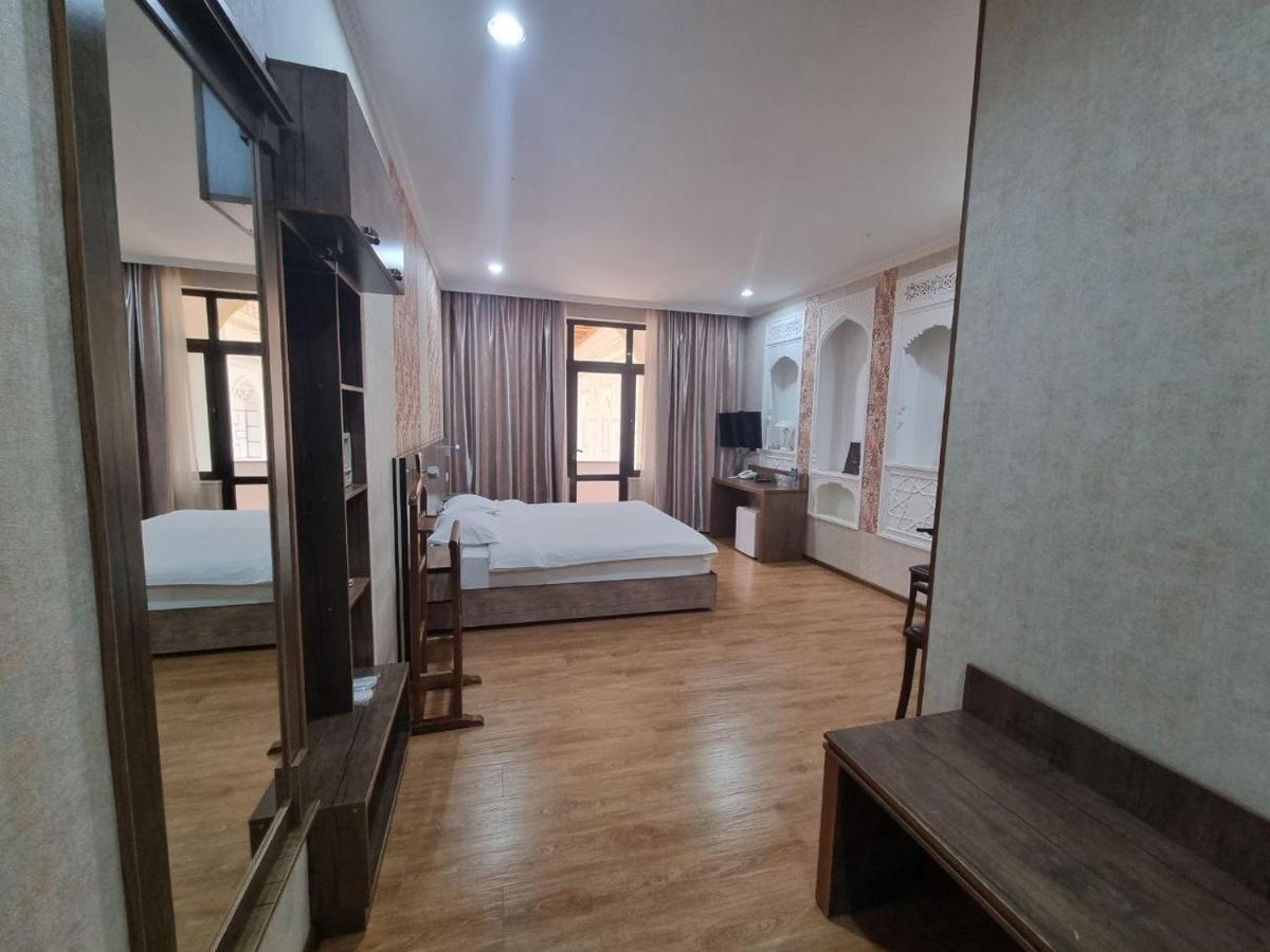 בוקורו Omar Khayyam Hotel מראה חיצוני תמונה