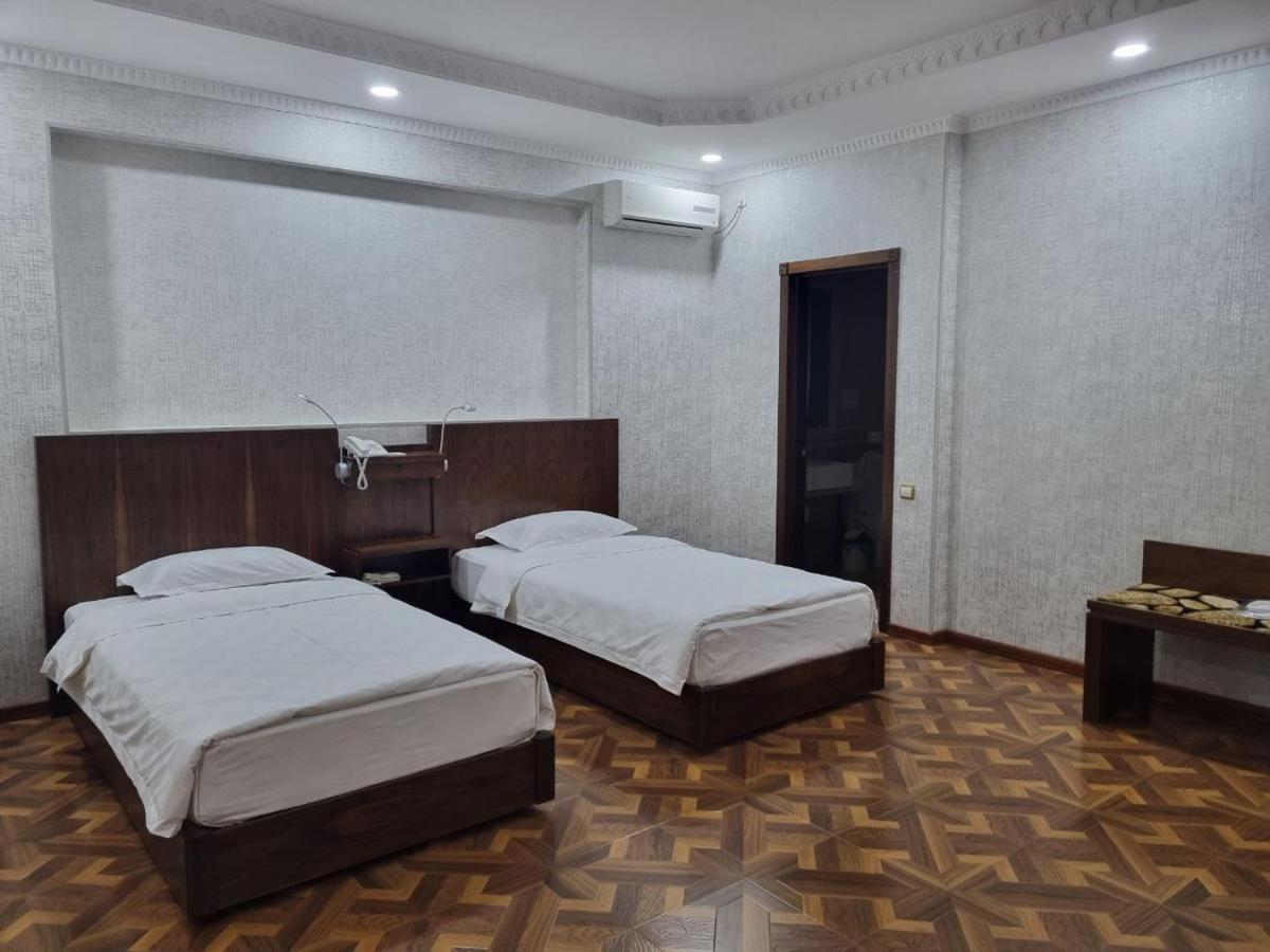בוקורו Omar Khayyam Hotel מראה חיצוני תמונה